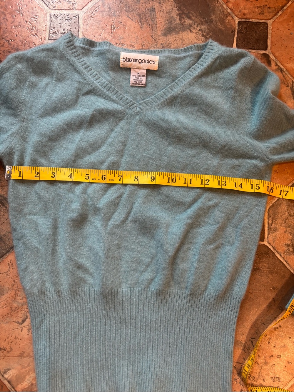 Vintage Bloomingdale’s 100% Cashmere Blue V Neck Knit Sweater Womens M Soft - Picture 7 of 10